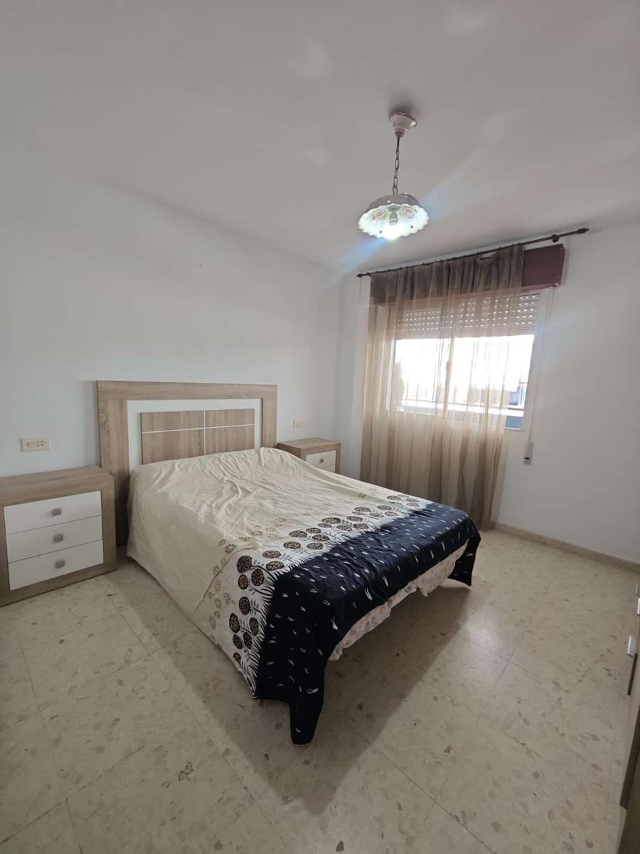 4 bedroom Flat for sale in Torre del Mar - € 365,000 (Ref: 10011806)