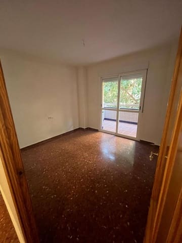 4 slaapkamer Flat te koop in Málaga stad - € 330.000 (Ref: 10011809)