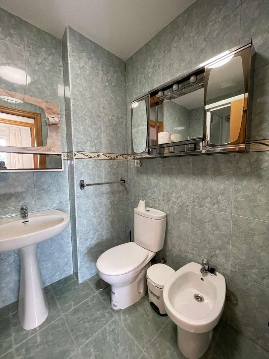 3 bedroom Flat for sale in Torre del Mar with pool garage - € 330,000 (Ref: 10011812)