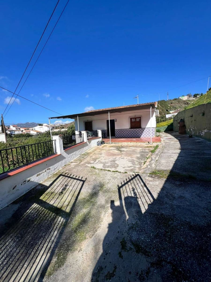 3 bedroom Finca/Country House for sale in Velez-Malaga with garage - € 310,000 (Ref: 10011813)