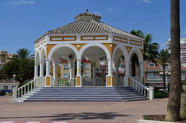 2 bedroom Flat for sale in Torre del Mar, Vélez-Málaga - € 180,000 (Ref: 10011818)