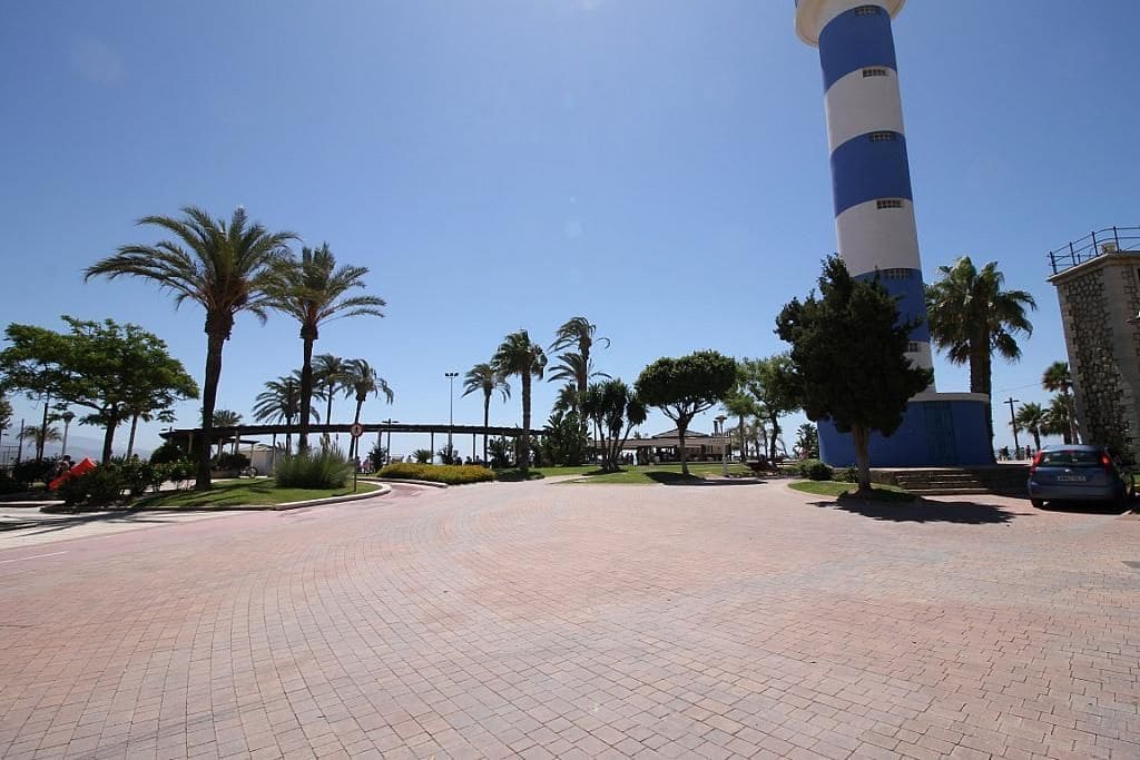 Piso de 2 habitaciones en Torre del Mar en venta - 180.000 € (Ref: 10011818)