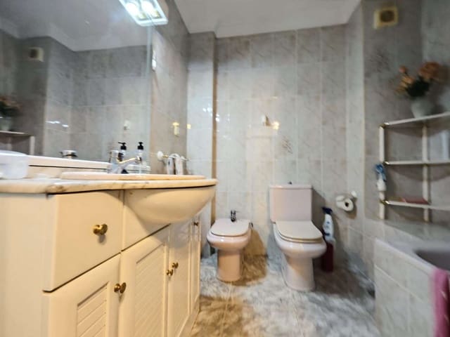 3 slaapkamer Flat te koop in Torre del Mar, Vélez-Málaga met zwembad - € 309.000 (Ref: 10011822)