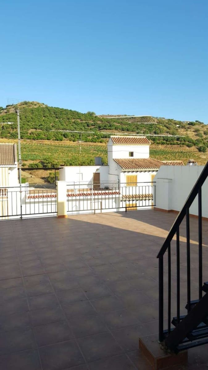4 bedroom Townhouse for sale in Algarrobo with garage - € 250,000 (Ref: 10011823)