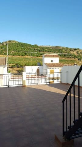4 bedroom Townhouse for sale in Algarrobo with garage - € 250,000 (Ref: 10011823)