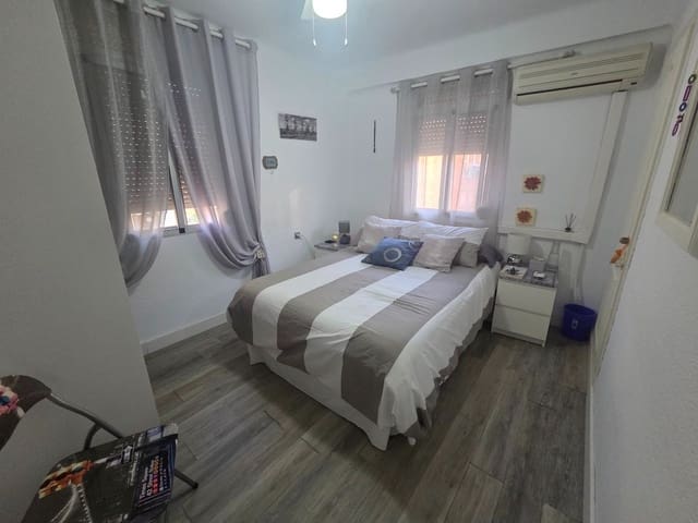 2 bedroom Flat for sale in Torre del Mar, Vélez-Málaga - € 250,000 (Ref: 10011825)