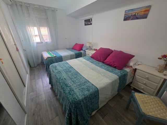 2 bedroom Flat for sale in Torre del Mar, Vélez-Málaga - € 250,000 (Ref: 10011825)