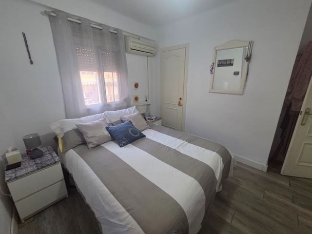 2 bedroom Flat for sale in Torre del Mar, Vélez-Málaga - € 250,000 (Ref: 10011825)