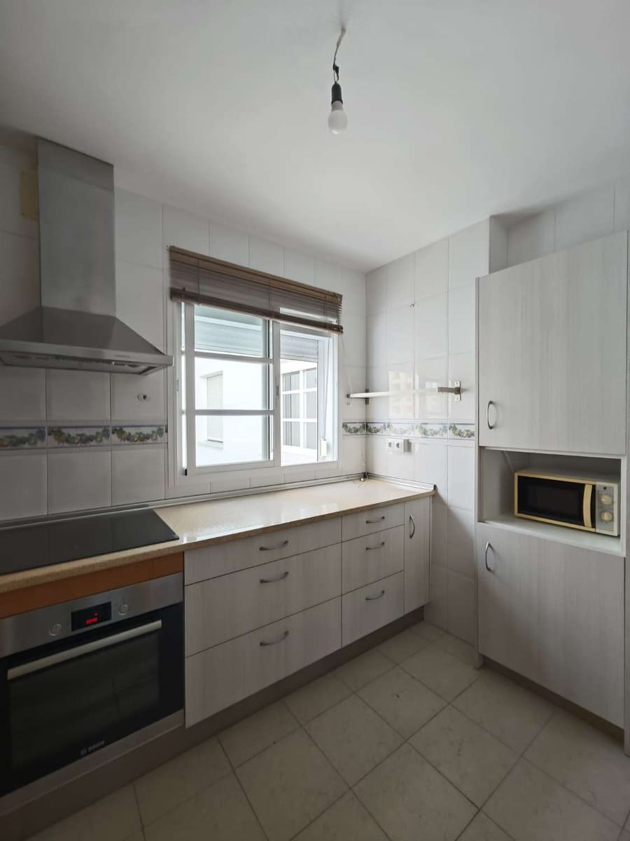 4 bedroom Flat for sale in Torre del Mar with garage - € 484,900 (Ref: 10011828)