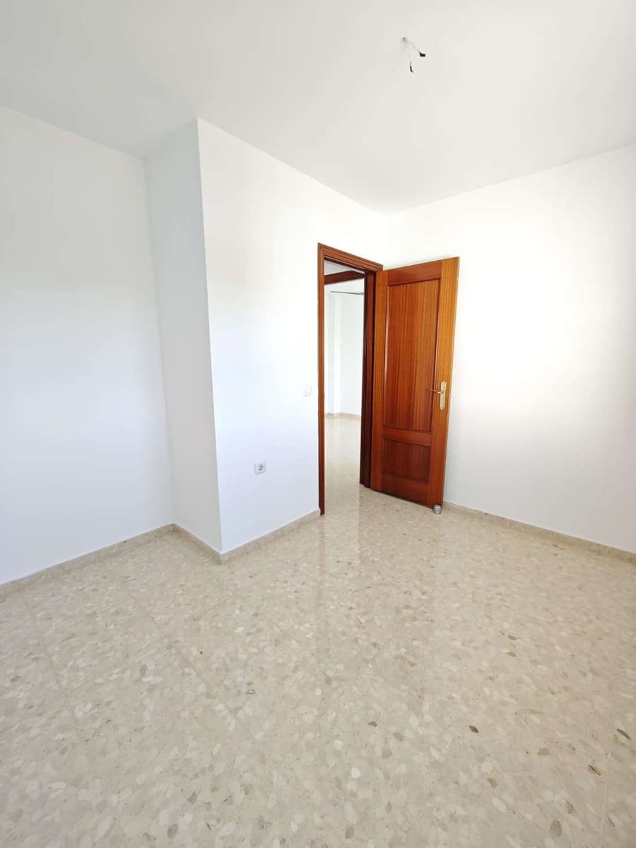 4 bedroom Flat for sale in Torre del Mar with garage - € 484,900 (Ref: 10011828)