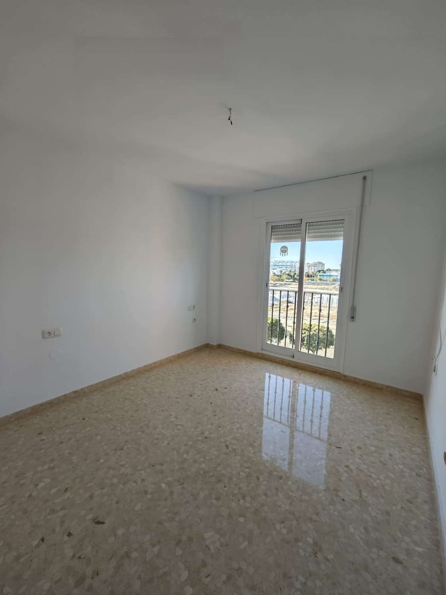 4 bedroom Flat for sale in Torre del Mar with garage - € 484,900 (Ref: 10011828)