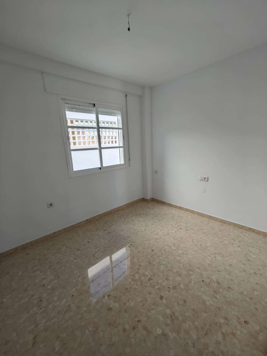 4 bedroom Flat for sale in Torre del Mar with garage - € 484,900 (Ref: 10011828)