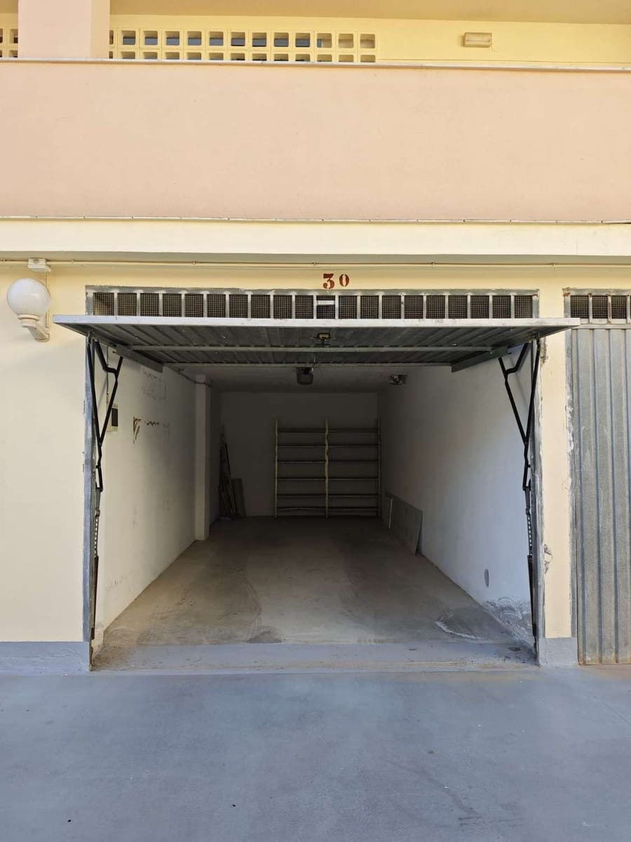 4 bedroom Flat for sale in Torre del Mar with garage - € 484,900 (Ref: 10011828)