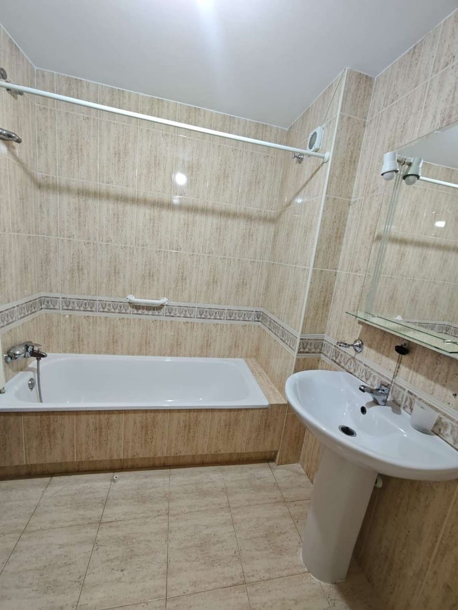 4 bedroom Flat for sale in Torre del Mar with garage - € 484,900 (Ref: 10011828)
