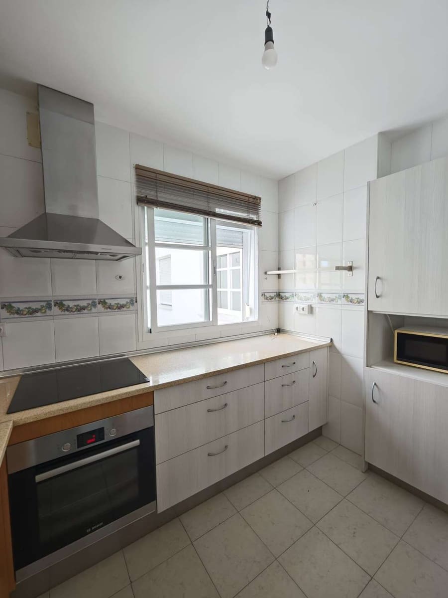 4 bedroom Flat for sale in Torre del Mar with garage - € 484,900 (Ref: 10011828)