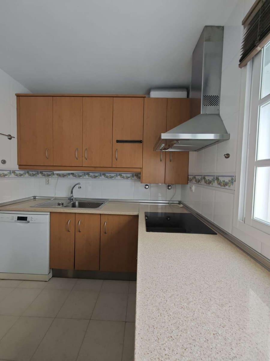 4 bedroom Flat for sale in Torre del Mar with garage - € 484,900 (Ref: 10011828)