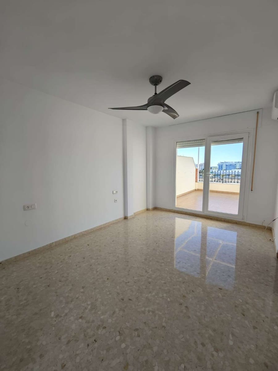 4 bedroom Flat for sale in Torre del Mar with garage - € 484,900 (Ref: 10011828)