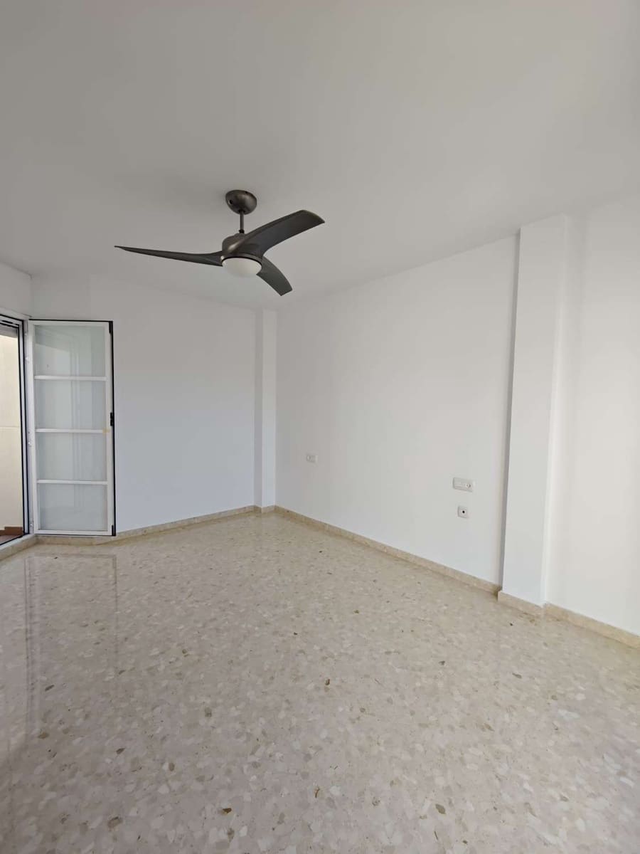 4 bedroom Flat for sale in Torre del Mar with garage - € 484,900 (Ref: 10011828)