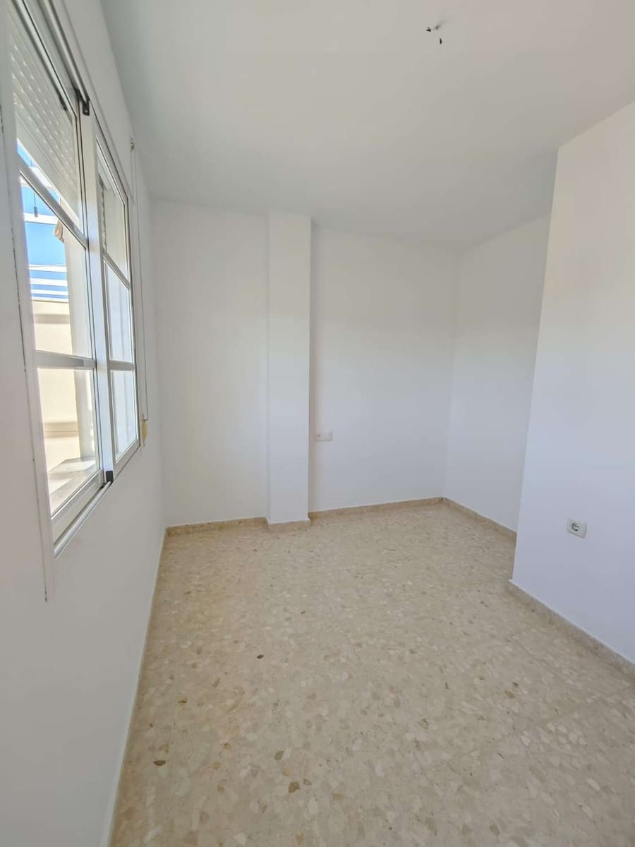 4 bedroom Flat for sale in Torre del Mar with garage - € 484,900 (Ref: 10011828)
