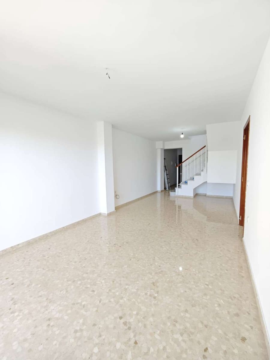 4 bedroom Flat for sale in Torre del Mar with garage - € 484,900 (Ref: 10011828)