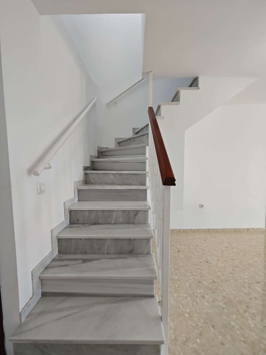 4 bedroom Flat for sale in Torre del Mar with garage - € 484,900 (Ref: 10011828)