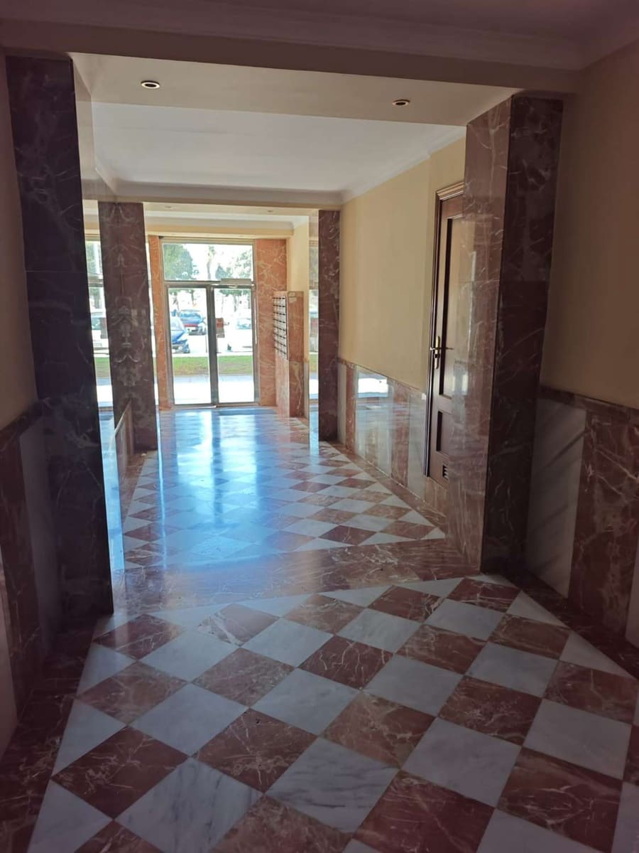 4 bedroom Flat for sale in Torre del Mar with garage - € 484,900 (Ref: 10011828)