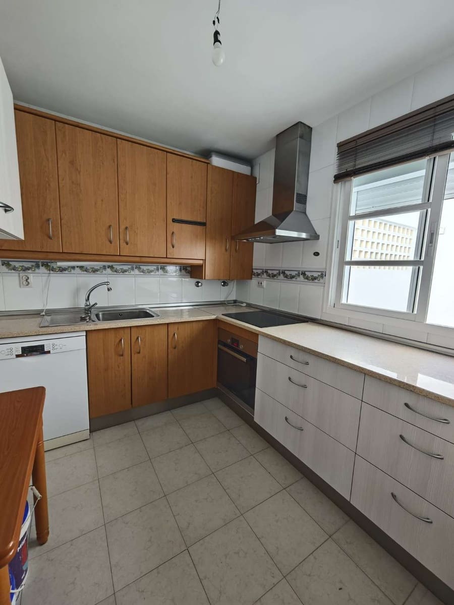 4 bedroom Flat for sale in Torre del Mar with garage - € 484,900 (Ref: 10011828)