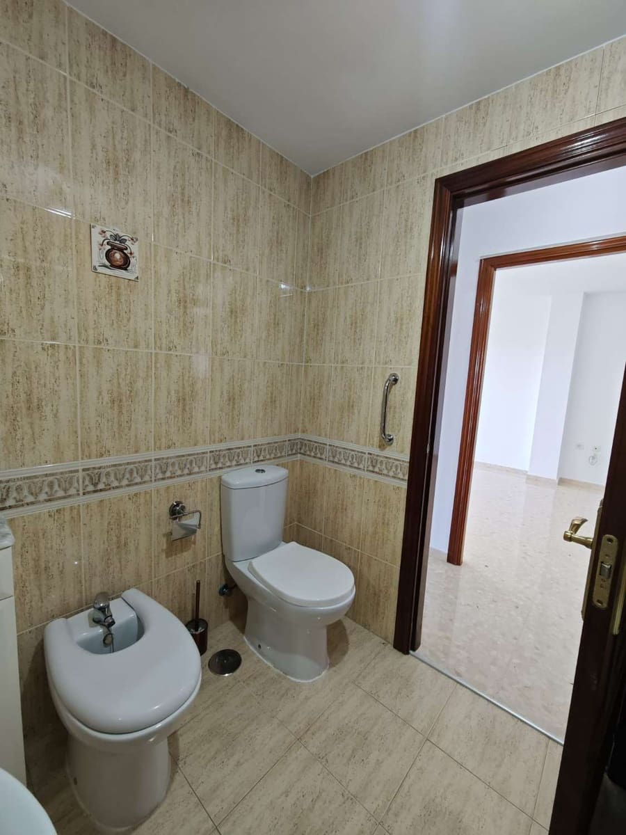 4 bedroom Flat for sale in Torre del Mar with garage - € 484,900 (Ref: 10011828)