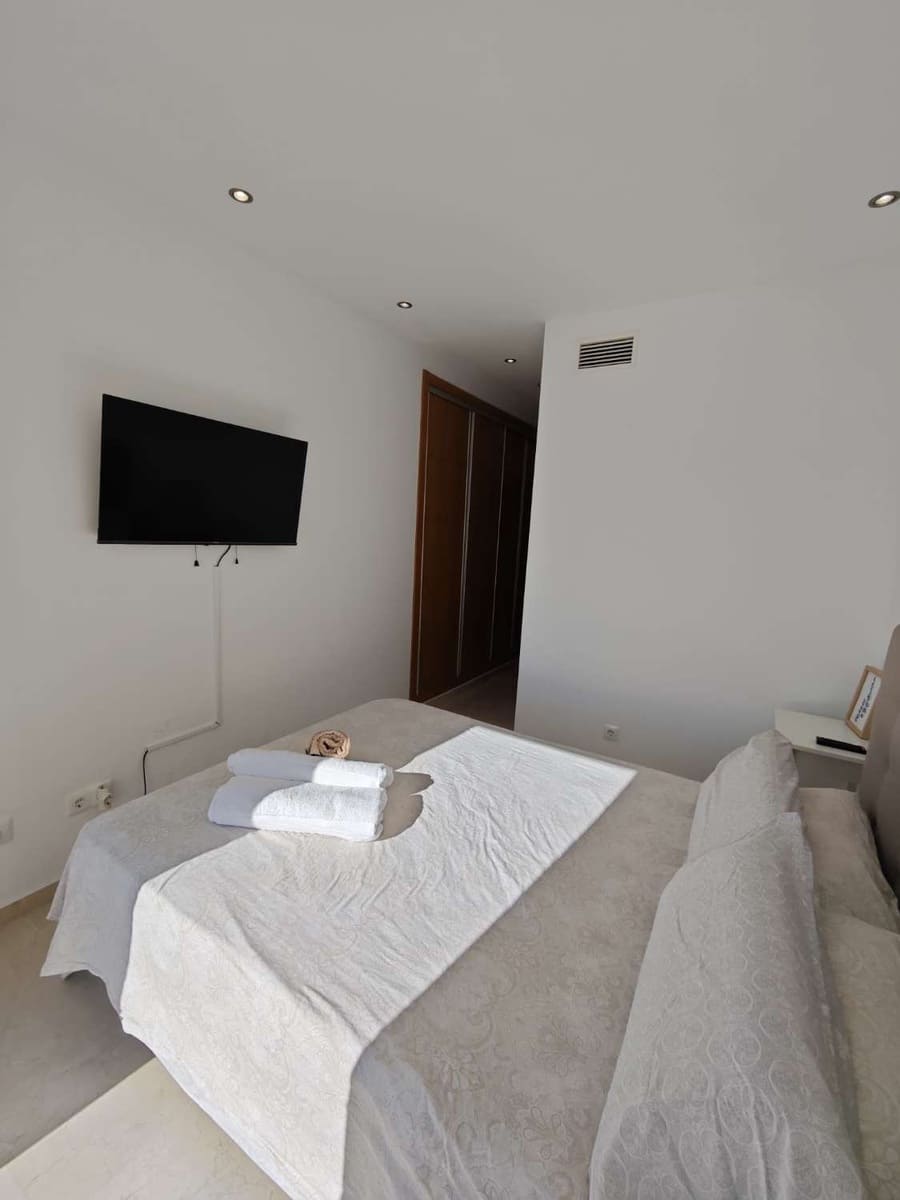 Piso de 3 habitaciones en Caleta de Vélez en venta con piscina garaje - 400.000 € (Ref: 10011829)