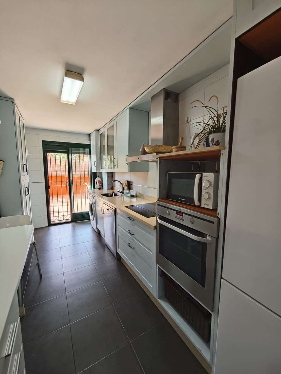 3 bedroom Flat for sale in Torre del Mar with pool garage - € 409,900 (Ref: 10011830)