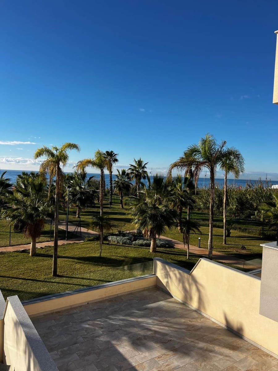 2 bedroom Flat for sale in Almayate with pool garage - € 444,900 (Ref: 10011831)
