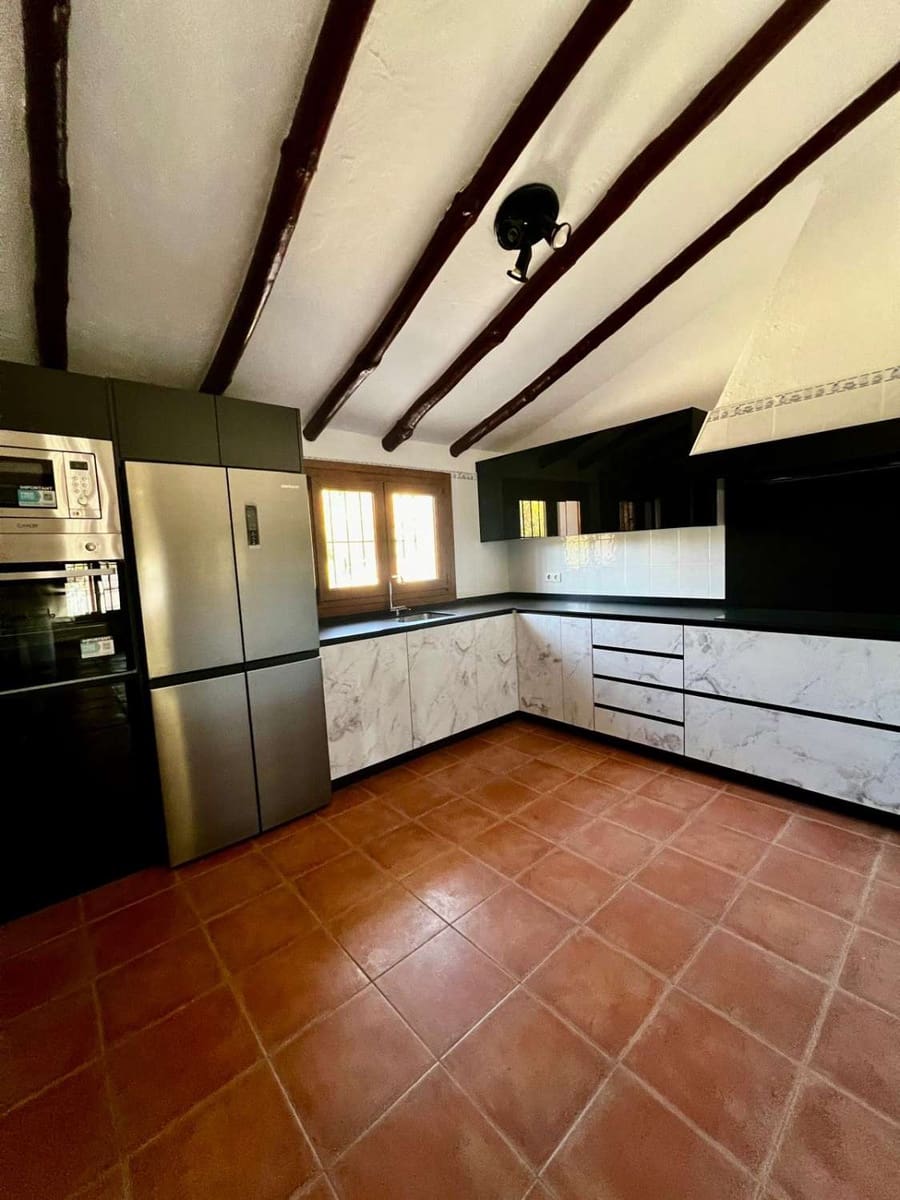 3 bedroom Villa for sale in Vinuela with pool - € 475,000 (Ref: 10011832)