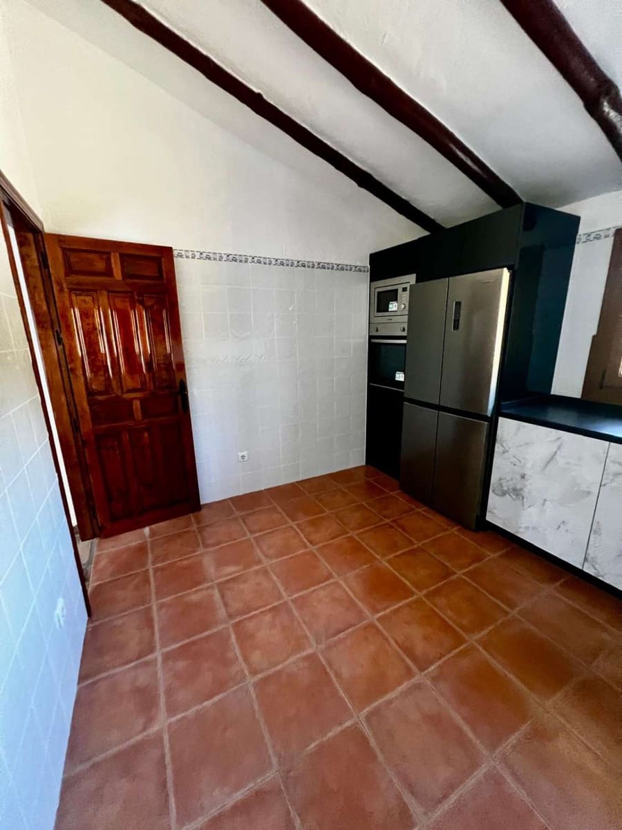 3 bedroom Villa for sale in Vinuela with pool - € 475,000 (Ref: 10011832)