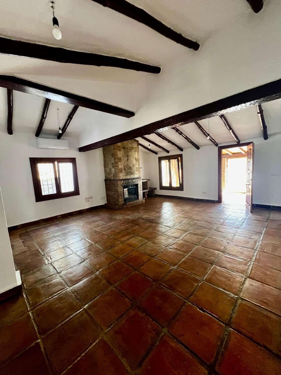 3 bedroom Villa for sale in Vinuela with pool - € 475,000 (Ref: 10011832)