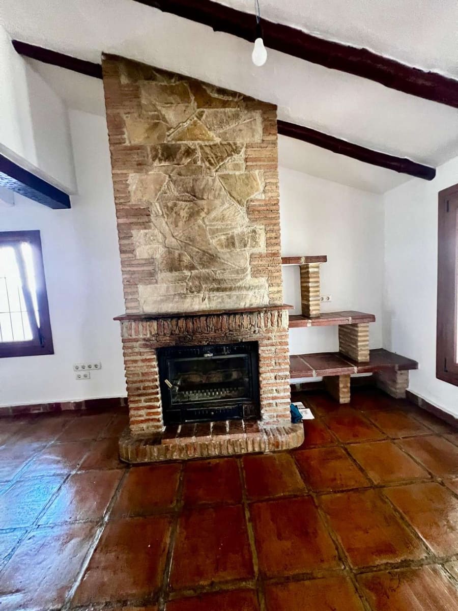 3 bedroom Villa for sale in Vinuela with pool - € 475,000 (Ref: 10011832)
