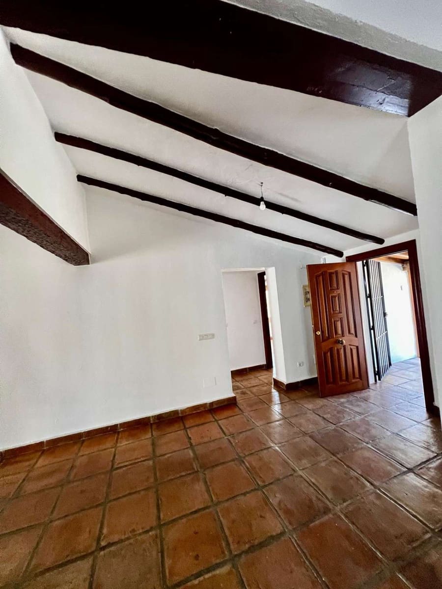3 bedroom Villa for sale in Vinuela with pool - € 475,000 (Ref: 10011832)