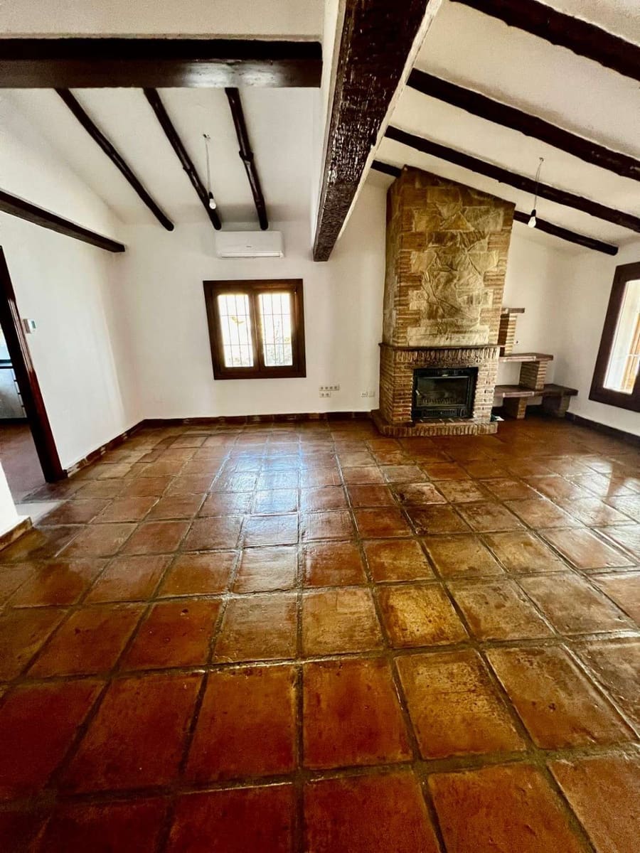 3 bedroom Villa for sale in Vinuela with pool - € 475,000 (Ref: 10011832)