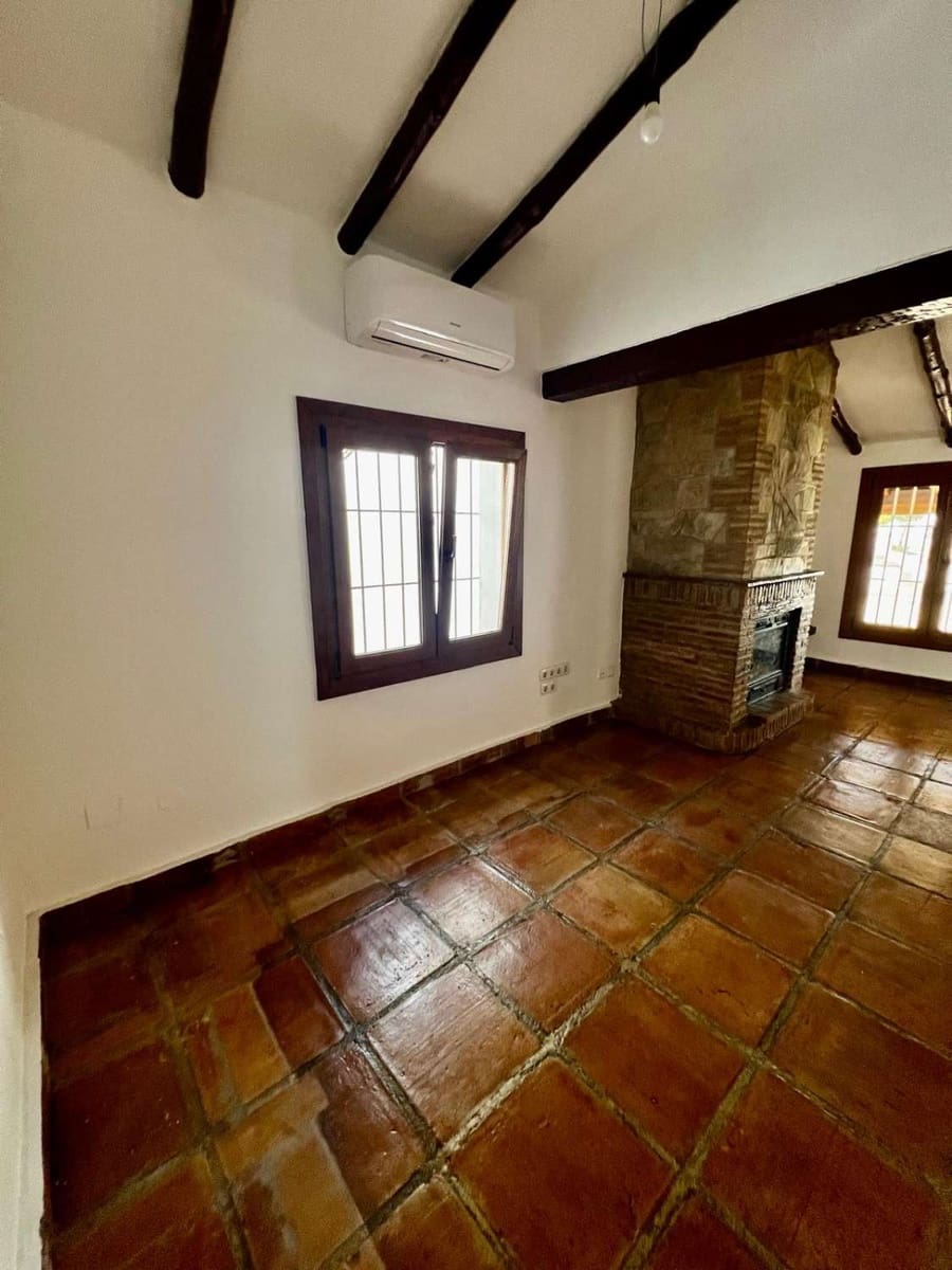 3 bedroom Villa for sale in Vinuela with pool - € 475,000 (Ref: 10011832)