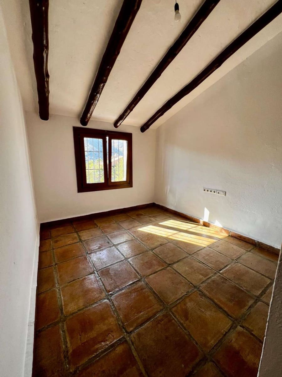 3 bedroom Villa for sale in Vinuela with pool - € 475,000 (Ref: 10011832)