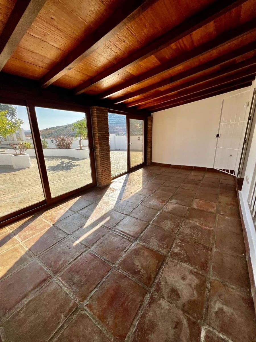 3 bedroom Villa for sale in Vinuela with pool - € 475,000 (Ref: 10011832)
