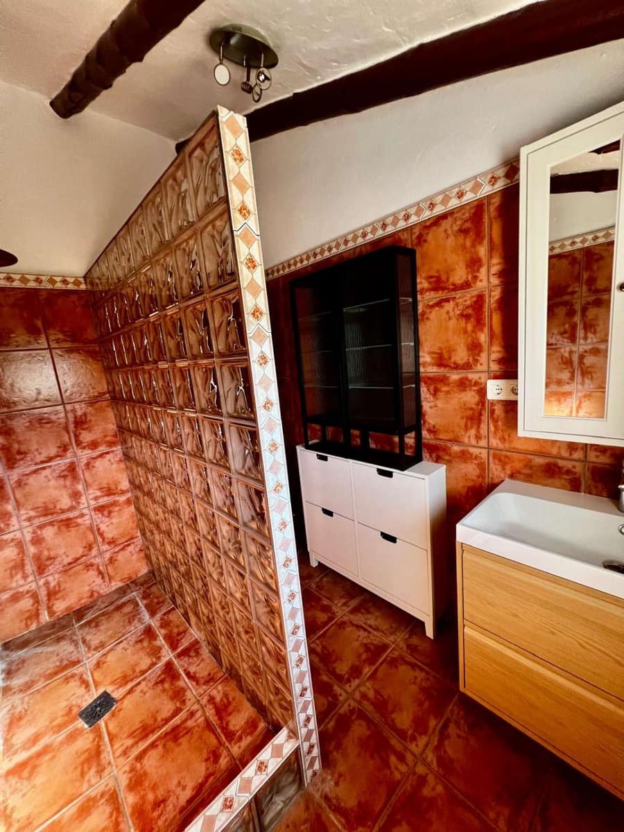 3 bedroom Villa for sale in Vinuela with pool - € 475,000 (Ref: 10011832)