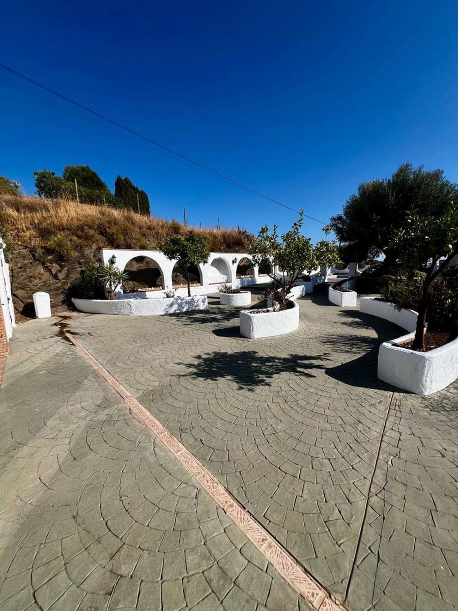 3 bedroom Villa for sale in Vinuela with pool - € 475,000 (Ref: 10011832)