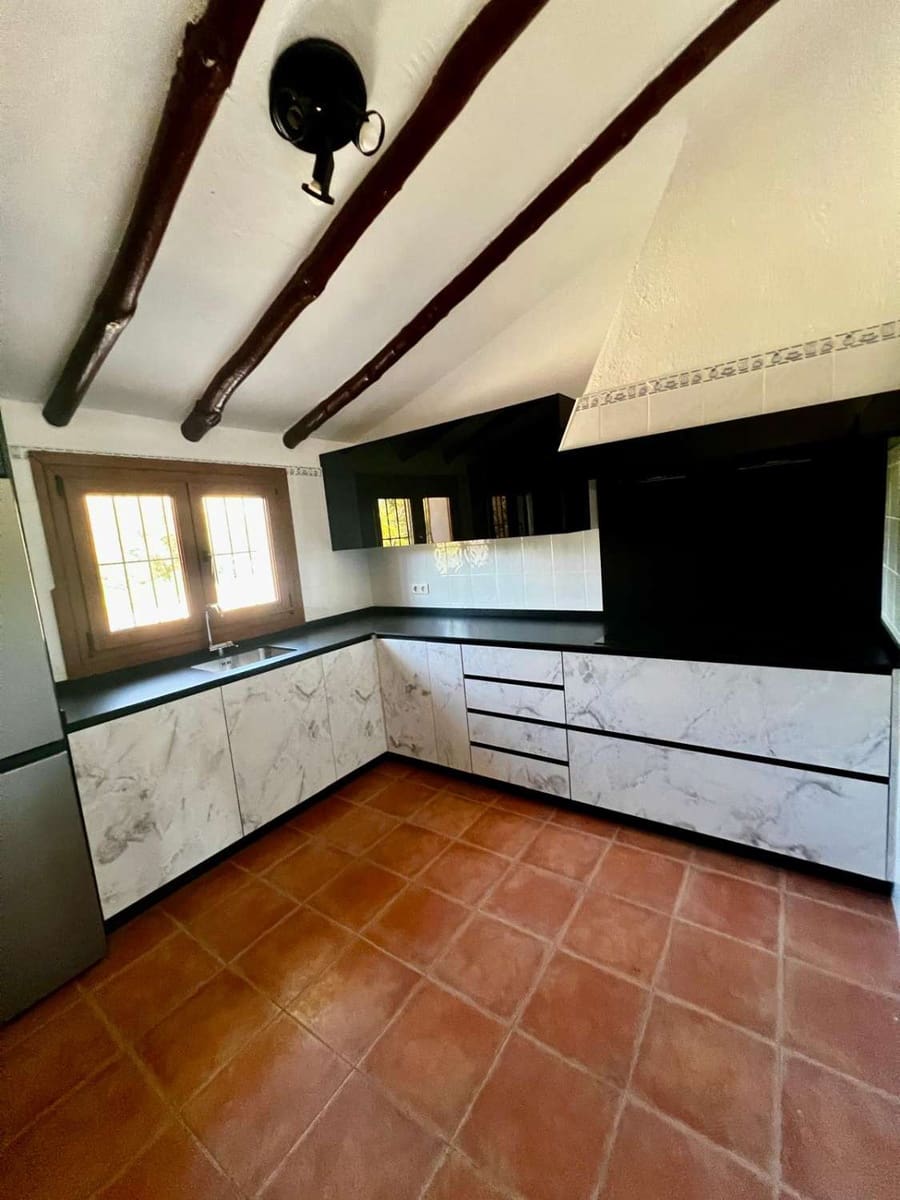 3 bedroom Villa for sale in Vinuela with pool - € 475,000 (Ref: 10011832)