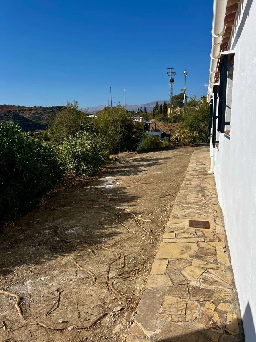 3 bedroom Villa for sale in Vinuela with pool - € 475,000 (Ref: 10011832)