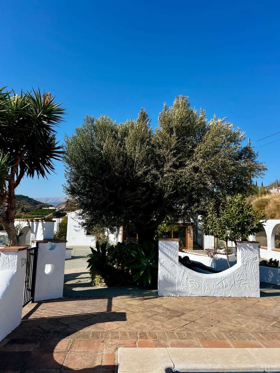 3 bedroom Villa for sale in Vinuela with pool - € 475,000 (Ref: 10011832)