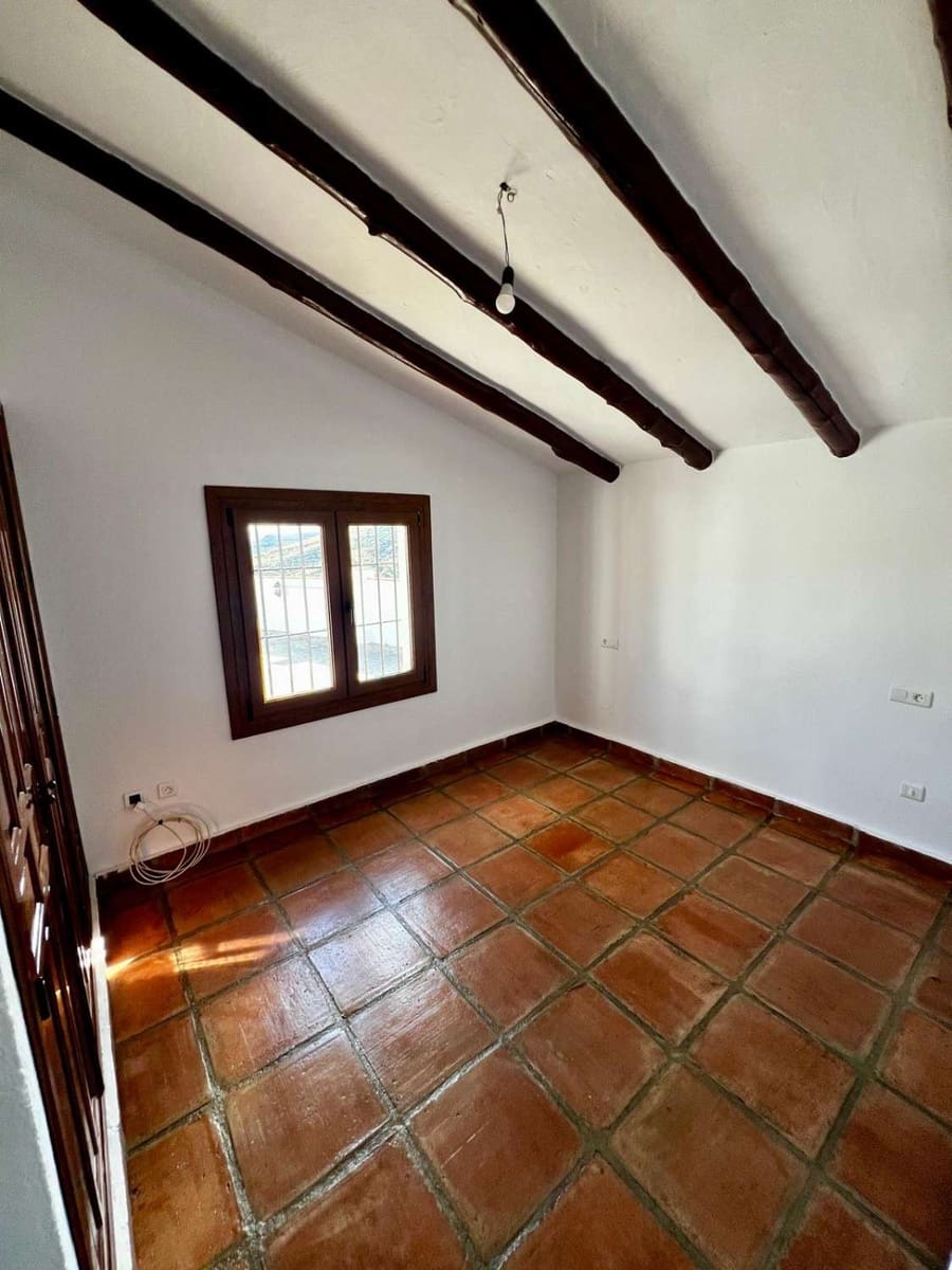 3 bedroom Villa for sale in Vinuela with pool - € 475,000 (Ref: 10011832)