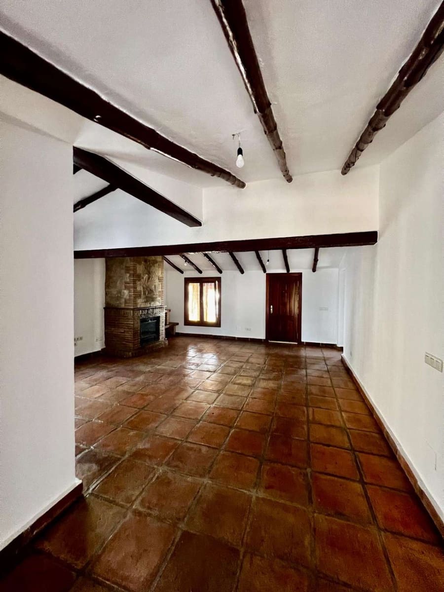 3 bedroom Villa for sale in Vinuela with pool - € 475,000 (Ref: 10011832)
