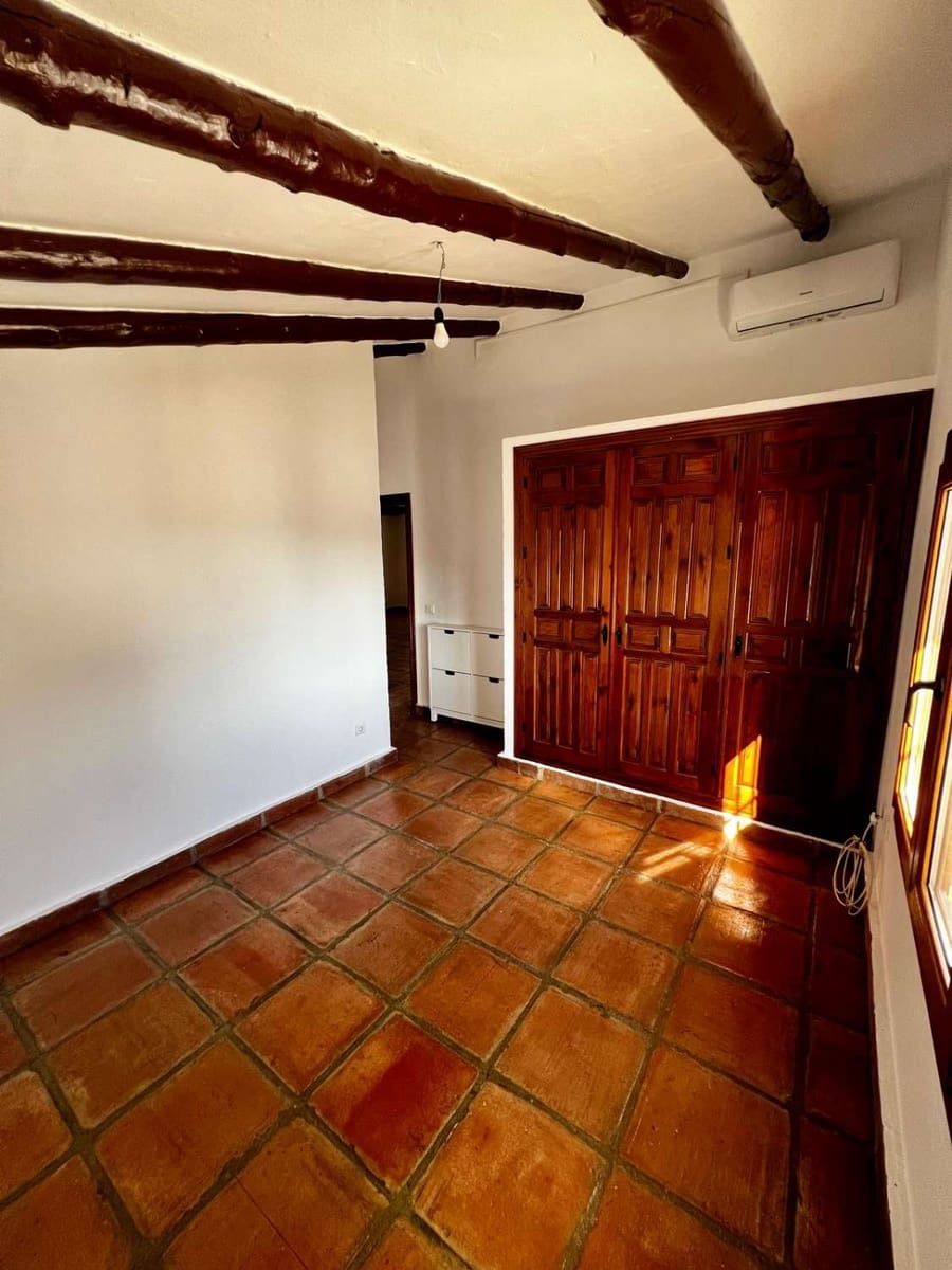 3 bedroom Villa for sale in Vinuela with pool - € 475,000 (Ref: 10011832)
