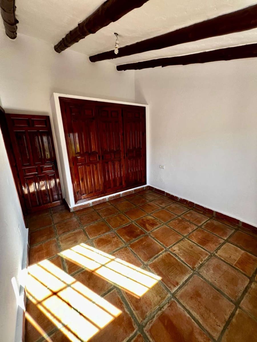 3 bedroom Villa for sale in Vinuela with pool - € 475,000 (Ref: 10011832)