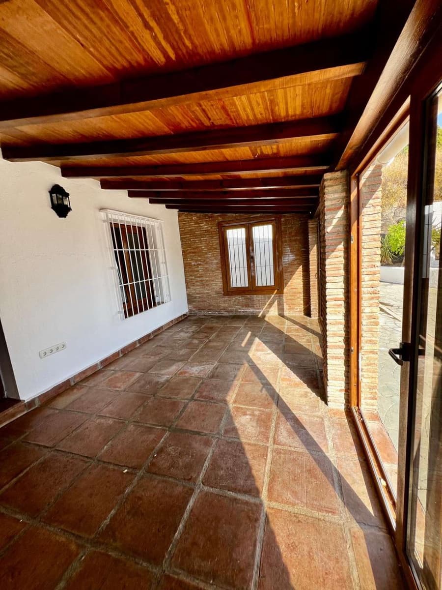 3 bedroom Villa for sale in Vinuela with pool - € 475,000 (Ref: 10011832)